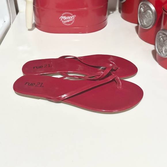 5/$15 MUST BUNDLE Rue21 Red Maroon Women's Sandals Flip Flops - Picture 5 of 6